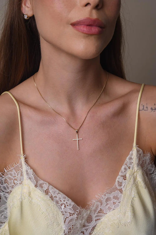 Delicate Cross Pendant Necklace | 18k Gold Plated
