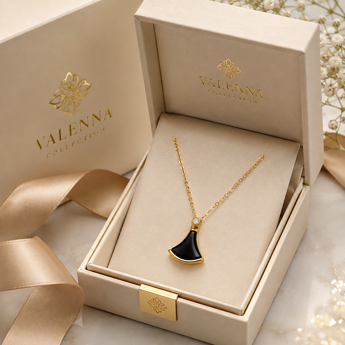 Elegant Fan Black Zircon Necklace