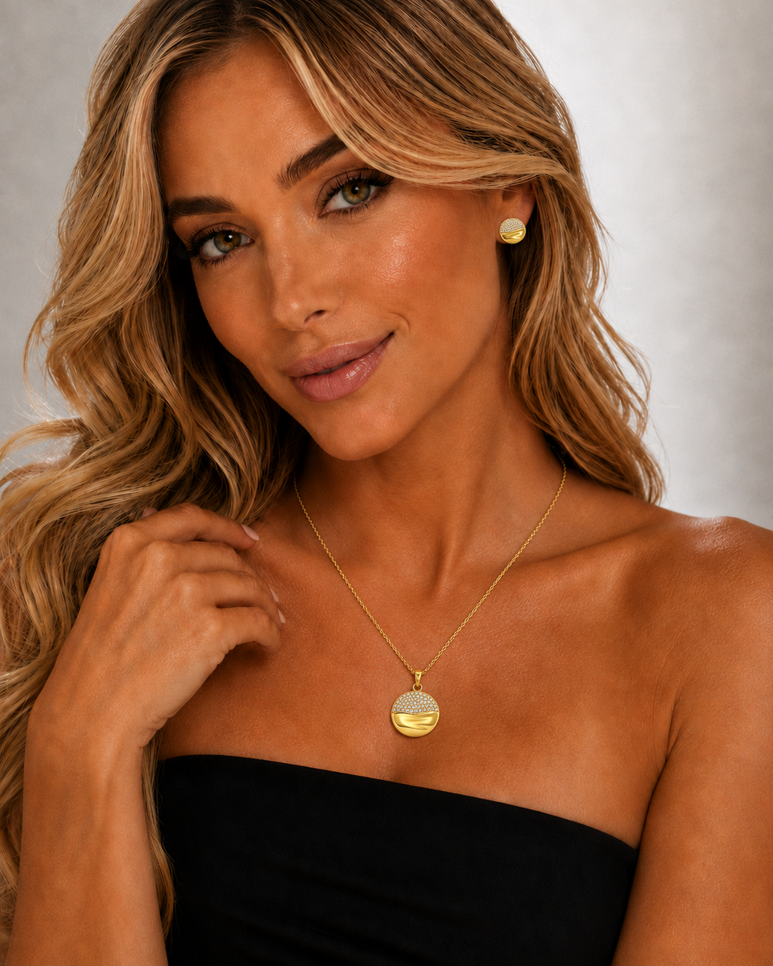 Half-Pave Circle Pendant Jewelry Set
