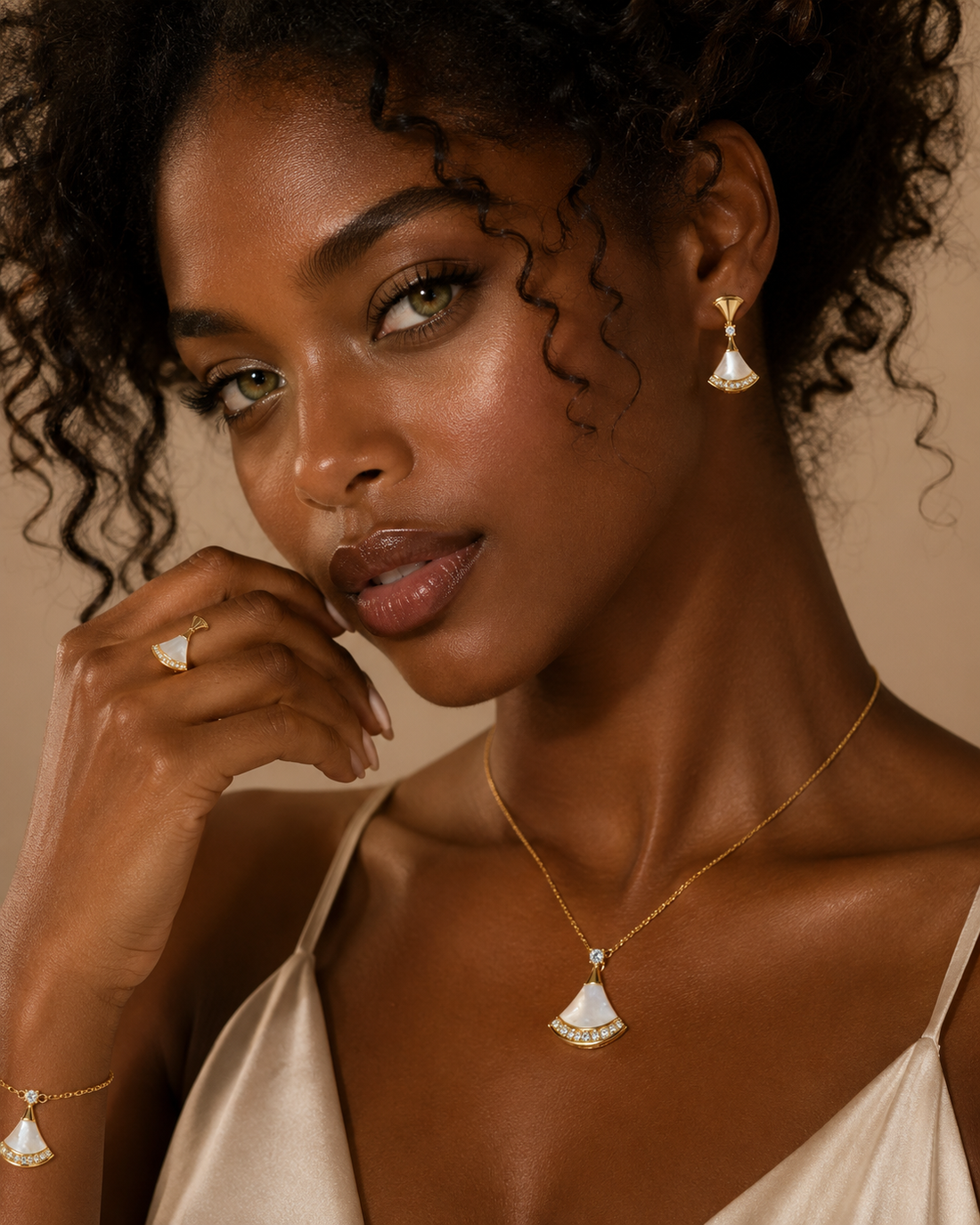Elegant White/Pearl Zircon Jewelry Set