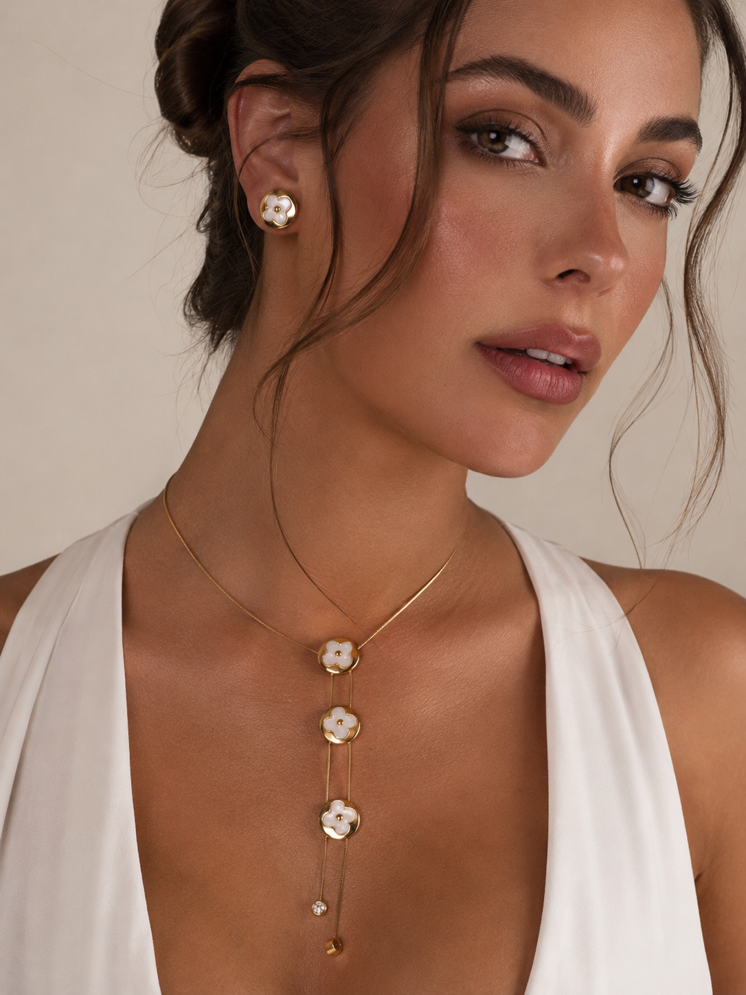 Stud Gold White Flower Set